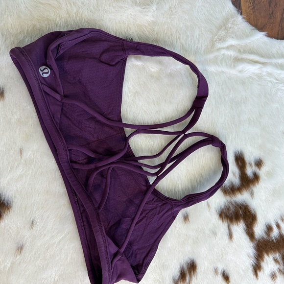 LULULEMON - Strappy back sports bra - plum color - size 4 - Picture 4 of 4
